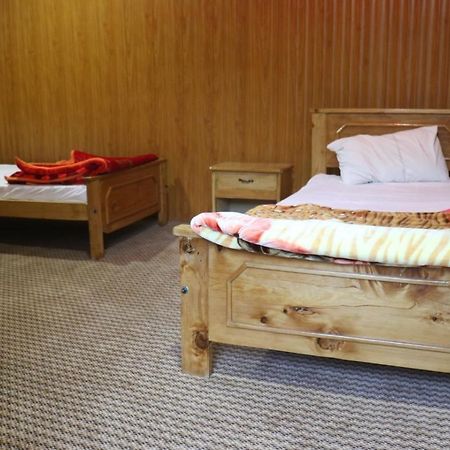 Golden Peak Guest House Гілгіт Екстер'єр фото