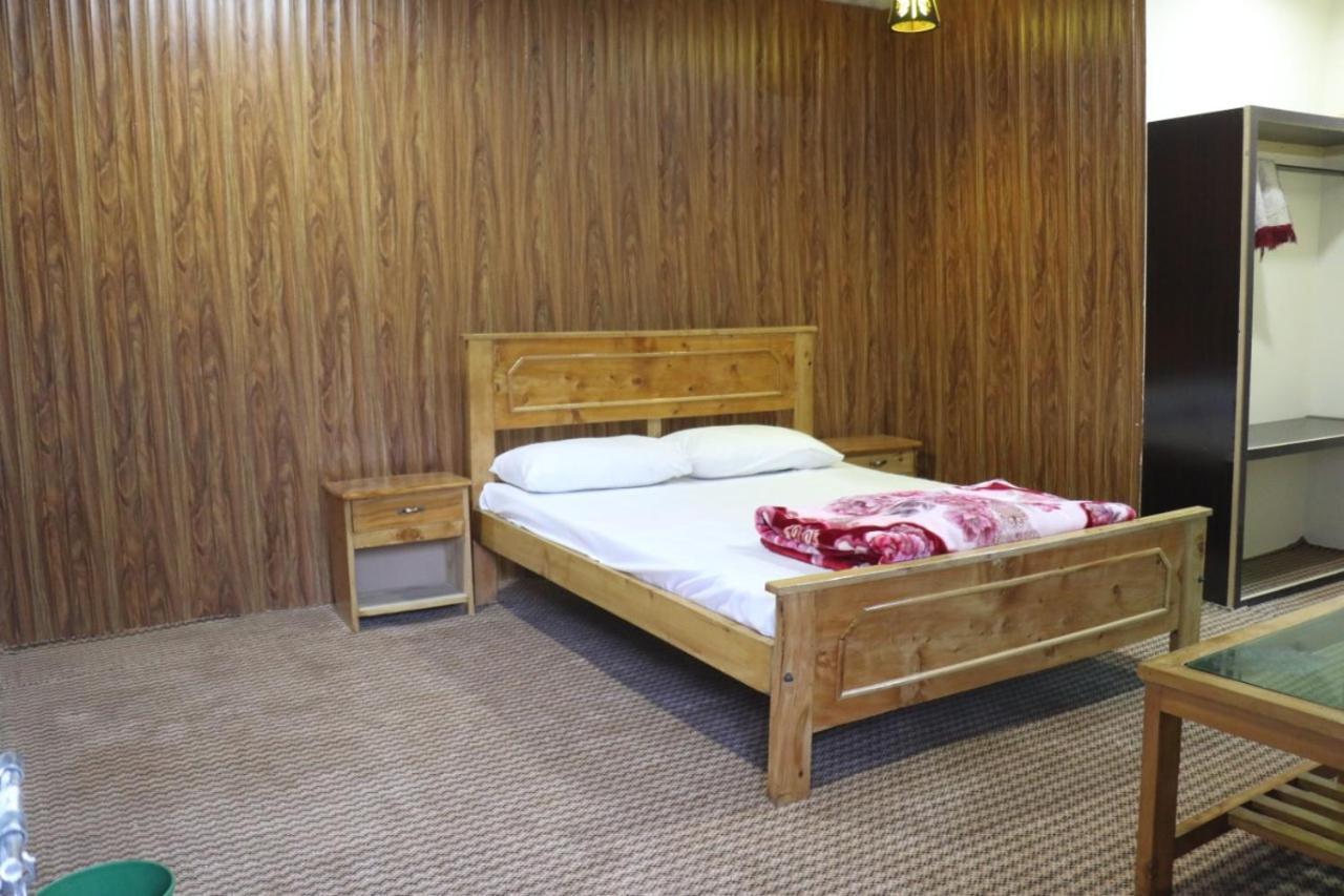 Golden Peak Guest House Гілгіт Екстер'єр фото