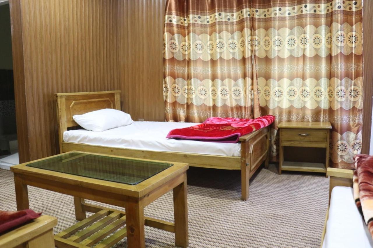 Golden Peak Guest House Гілгіт Екстер'єр фото