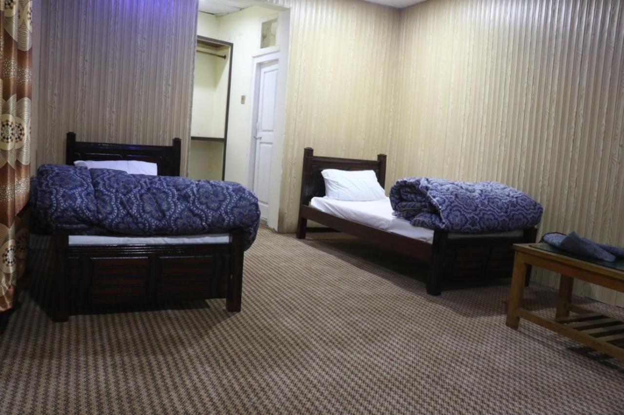 Golden Peak Guest House Гілгіт Екстер'єр фото